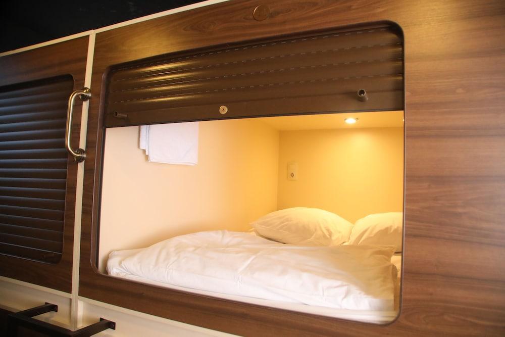 Capsule Hotel Interqube Tretyakovskaya Moskova Dış mekan fotoğraf